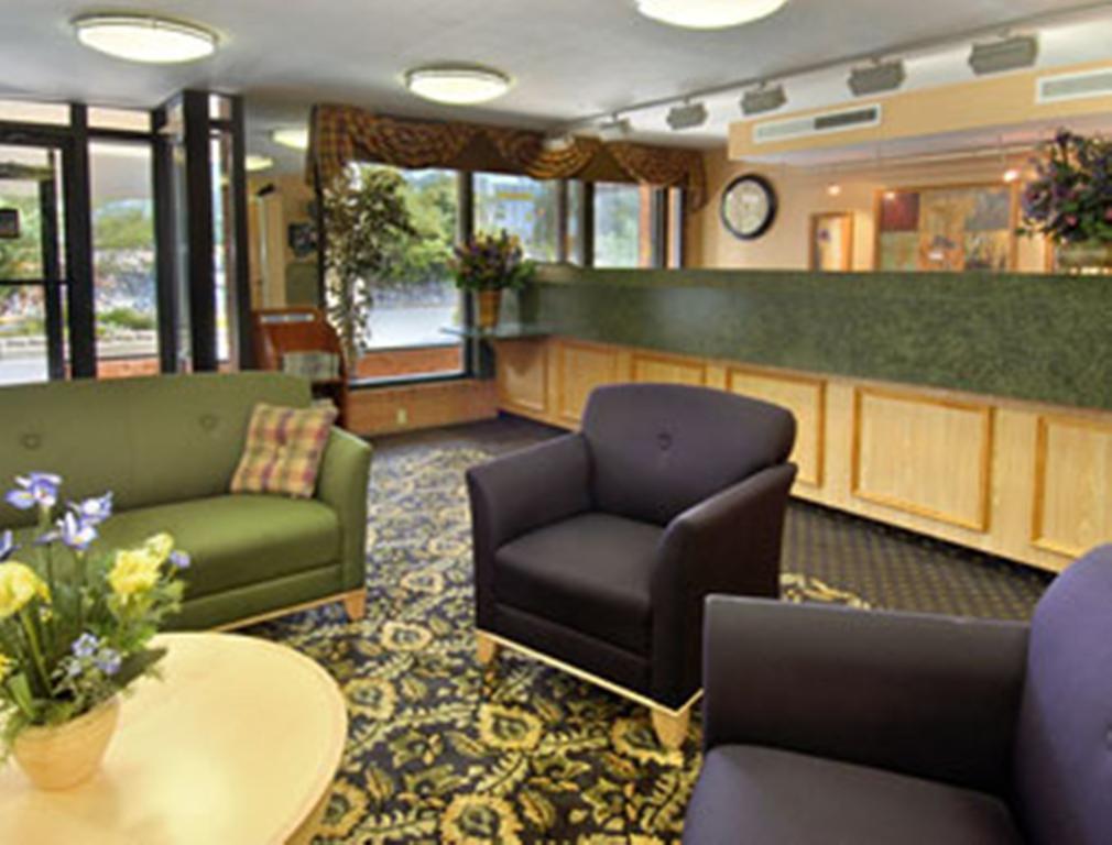 Perryville Hotel 내부 사진